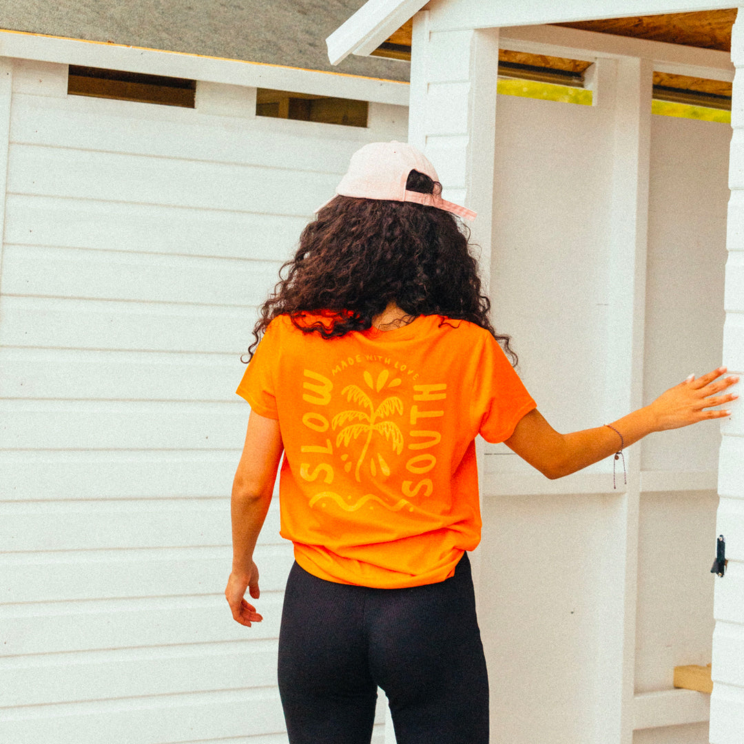Mit Liebe hergestelltes orangefarbenes T-Shirt aus Bio-Baumwolle